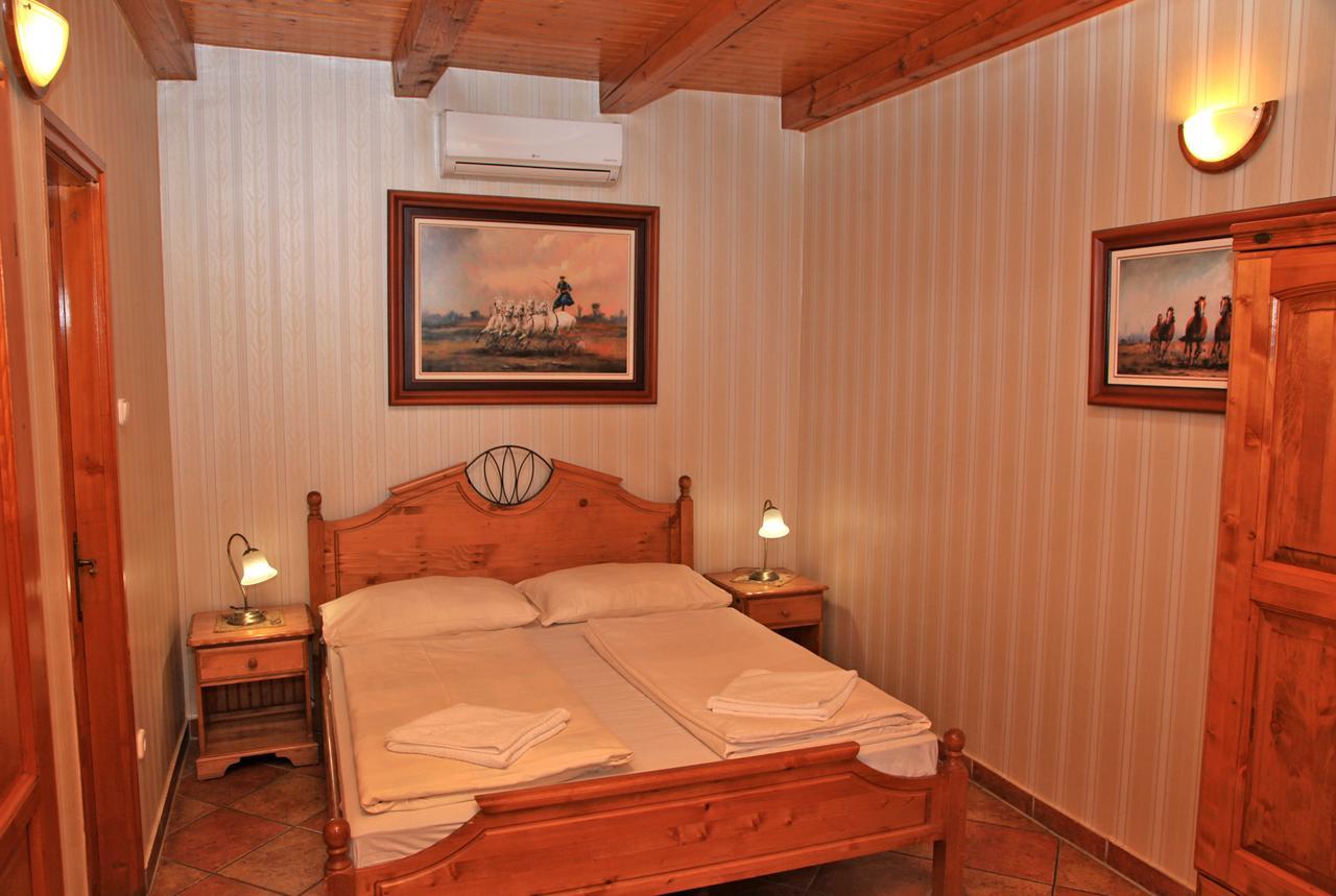 Berenyi Fogado Motel Nagyrecse ภายนอก รูปภาพ